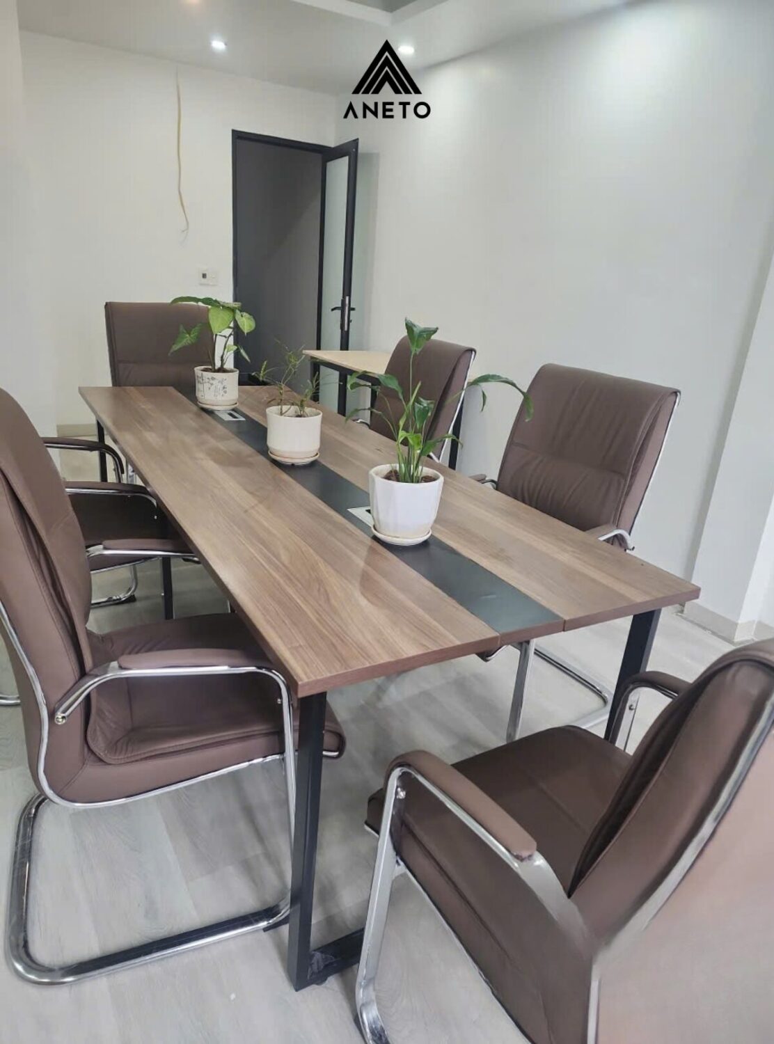 Lắp đặt bàn ghế phòng họp tại Ngõ Thổ Sỹ, Hà Đông: Câu chuyện từ một không gian làm việc được “thức tỉnh” Lắp đặt bàn ghế phòng họp tại Ngõ Thổ Sỹ, Hà Đông: Câu chuyện từ một không gian làm việc được “thức tỉnh”