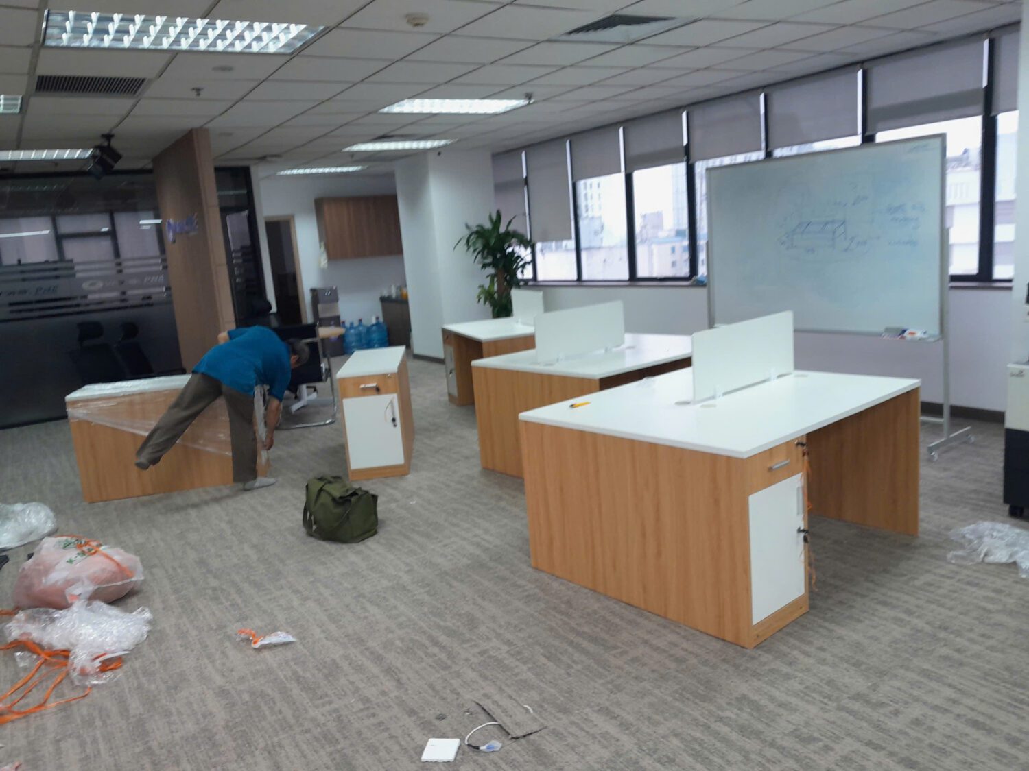Bàn làm việc nhân viên nên chọn kích thước nào để văn phòng vừa đẹp vừa tối ưu? Bàn làm việc nhân viên nên chọn kích thước nào để văn phòng vừa đẹp vừa tối ưu?