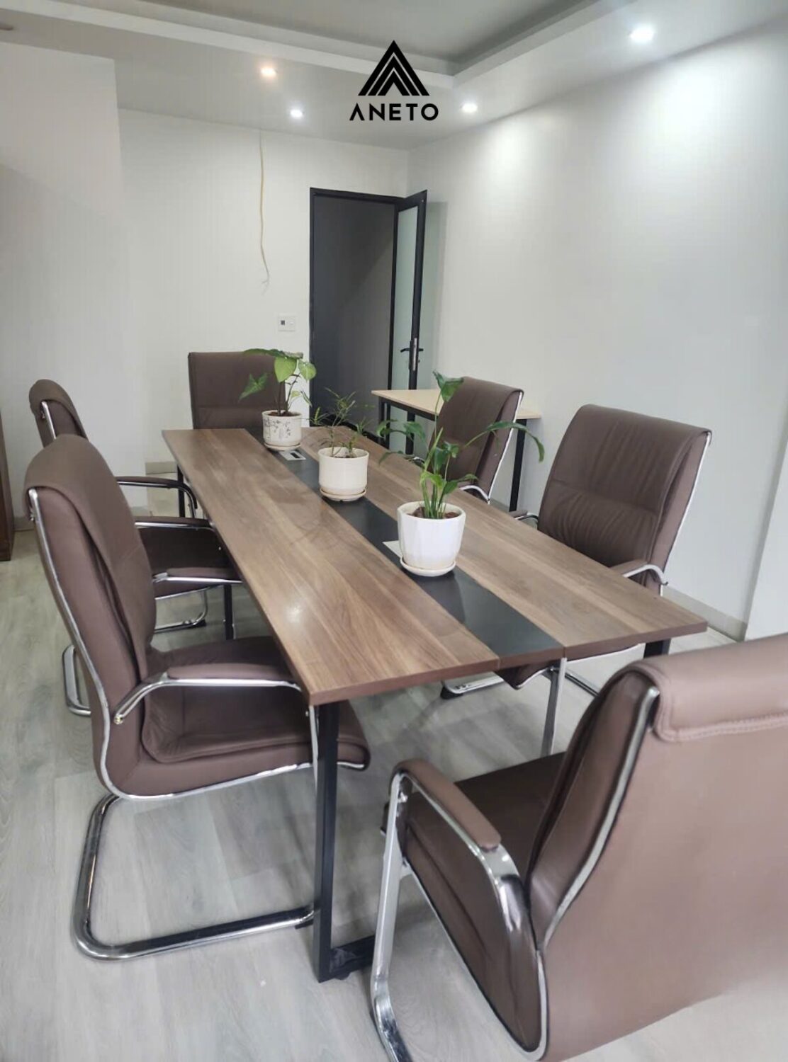 Lắp đặt bàn ghế phòng họp tại Ngõ Thổ Sỹ, Hà Đông: Câu chuyện từ một không gian làm việc được “thức tỉnh” Lắp đặt bàn ghế phòng họp tại Ngõ Thổ Sỹ, Hà Đông: Câu chuyện từ một không gian làm việc được “thức tỉnh”
